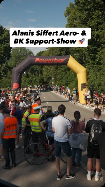 Schaut mal was ich im @challengeroth Livestream gefunden habe 🤩 Letztes Jahr hat sie auch am Kalvarienberg in Greding geführt und hat bei ihrem Debüt den 3. Platz gemacht!🥉 Dieses Jahr hat sie mit einer phänomenalen Leistung sich und alle Zuschauer überrascht! 🏆Einfach Wahnsinn, liebe @alanis.siffert, was du am Sonntag abgerissen hast. Beherzt das Rennen angegangen, von Anfang an am Rad Druck gemacht und sowas von verdient gewonnen! 💪🤘🚀💥Chapeau! ❤️🔥🤩 Am Kalvarienberg haben wir alles gegeben damit du schnell über unseren geliebten Berg kommst 🚀💥🚀 Bis zum nächsten Jahr, Champion 👑