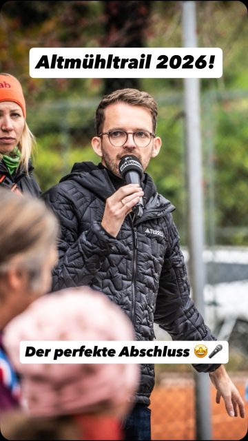 🎤 Was für eine Saison. Was für Momente.

Mit der Siegerehrung beim @altmuehltrail endet für mich eine Saison am Mikro, die mich begeistert, gefordert und unglaublich motiviert hat.

Vom Neujahrsempfang mit Harry Kane über den @allgaeu_radmarathon in Isny mit Sven Hannawald bis zum @auditriathloningolstadt  als Hauptmoderator – ich durfte Emotionen hautnah erleben, Menschen mit meiner Stimme begleiten und Teil ganz besonderer Momente sein.

Und genau dafür liebe ich das Mikro. ❤️

Diese Saison hat mir gezeigt, wie viel möglich ist, wenn man offen für Neues bleibt, Chancen ergreift und sich immer wieder aus der Komfortzone wagt.

Ich bin dankbar für jedes Event, jede Begegnung und jedes Vertrauen.

Viel erlebt. Viel gelernt. Noch mehr Lust auf das, was kommt. 🎤🔥